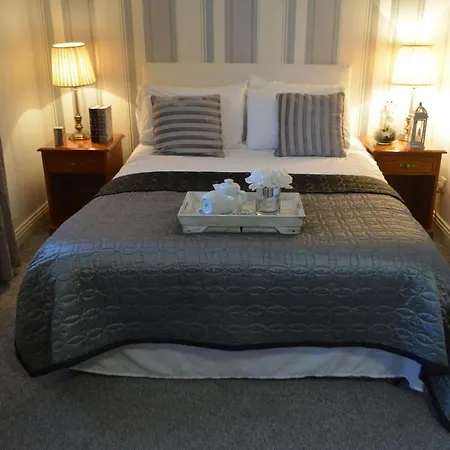 Woodfield House 3*