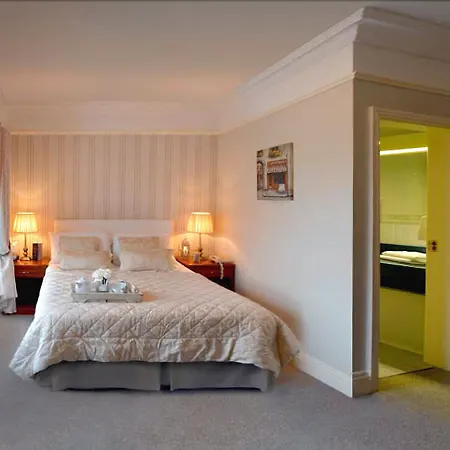 Woodfield House 3*