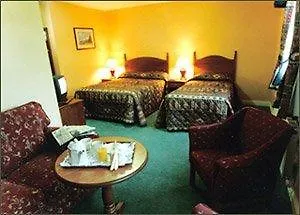 Woodfield House 3*
